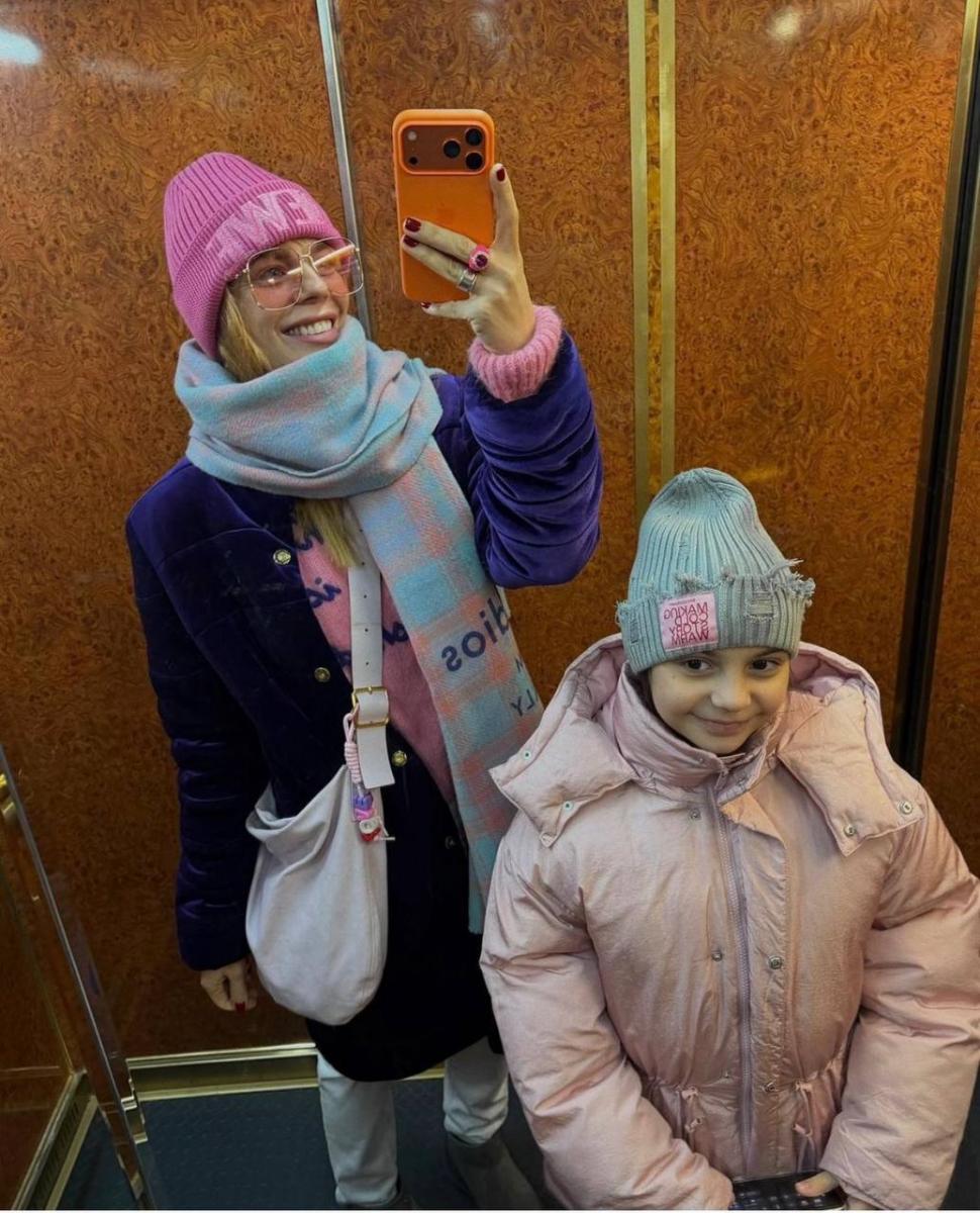 Стоцька та її дочка в ліфі 