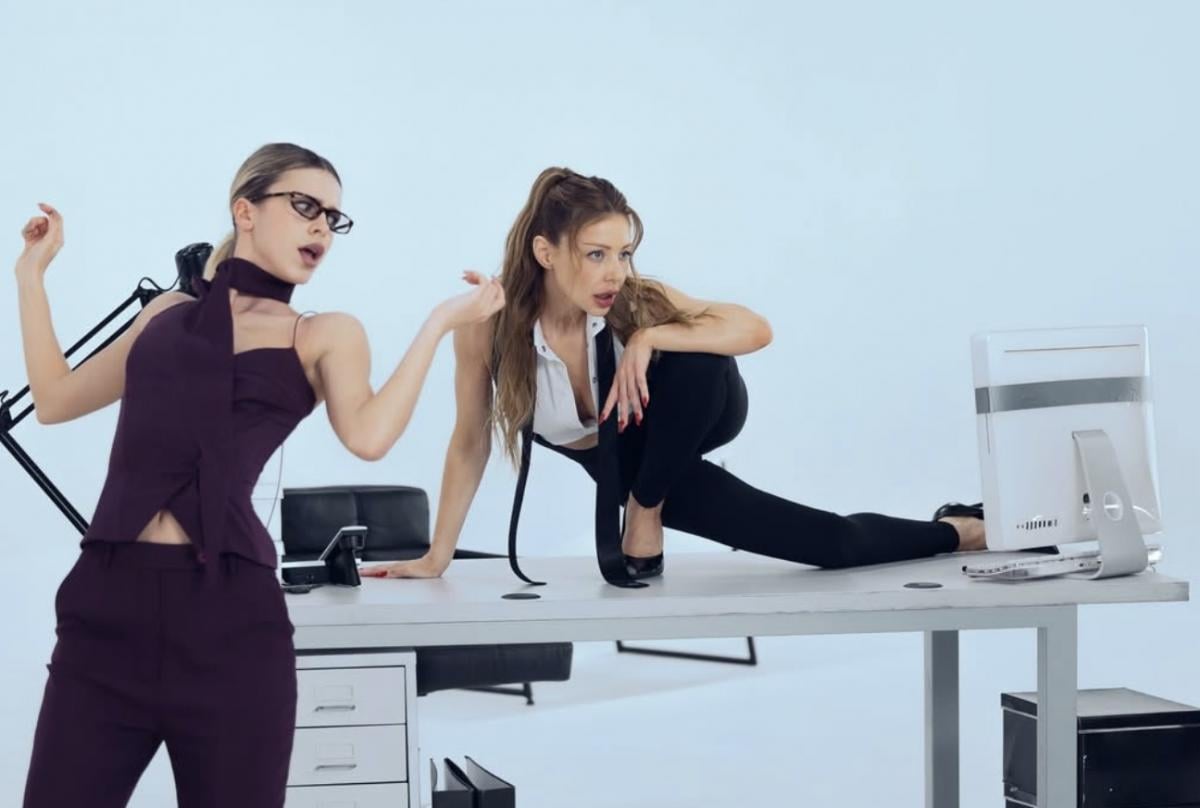 Тина Кароль спела 