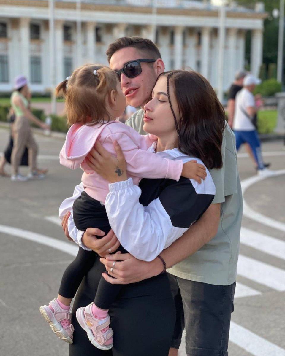 Роман Сасанчин із донькою та колишньою дружиною