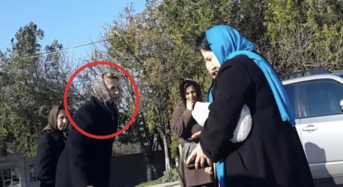 Людмила Янукович на кладбище 