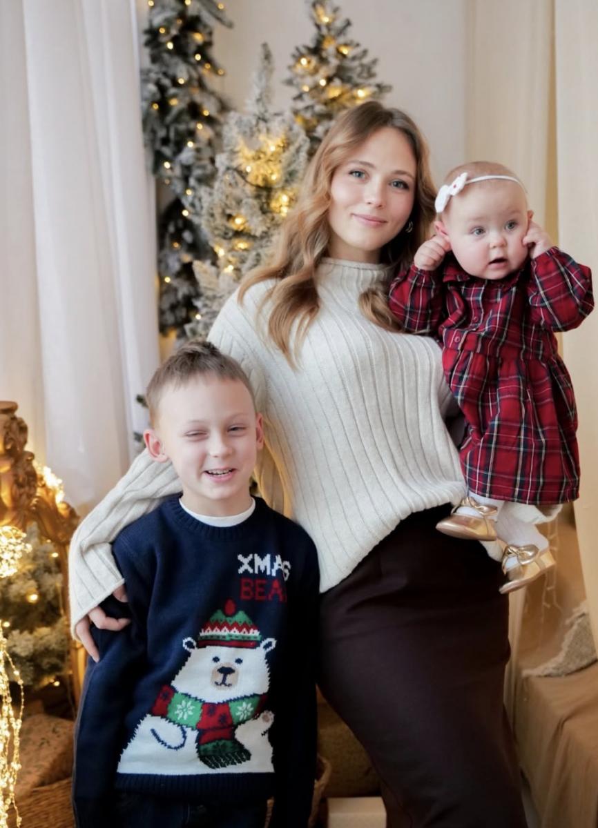 Анна Кошмал впервые показала лицо дочери 