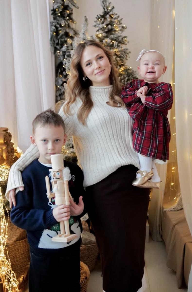 Анна Кошмал впервые показала лицо дочери 