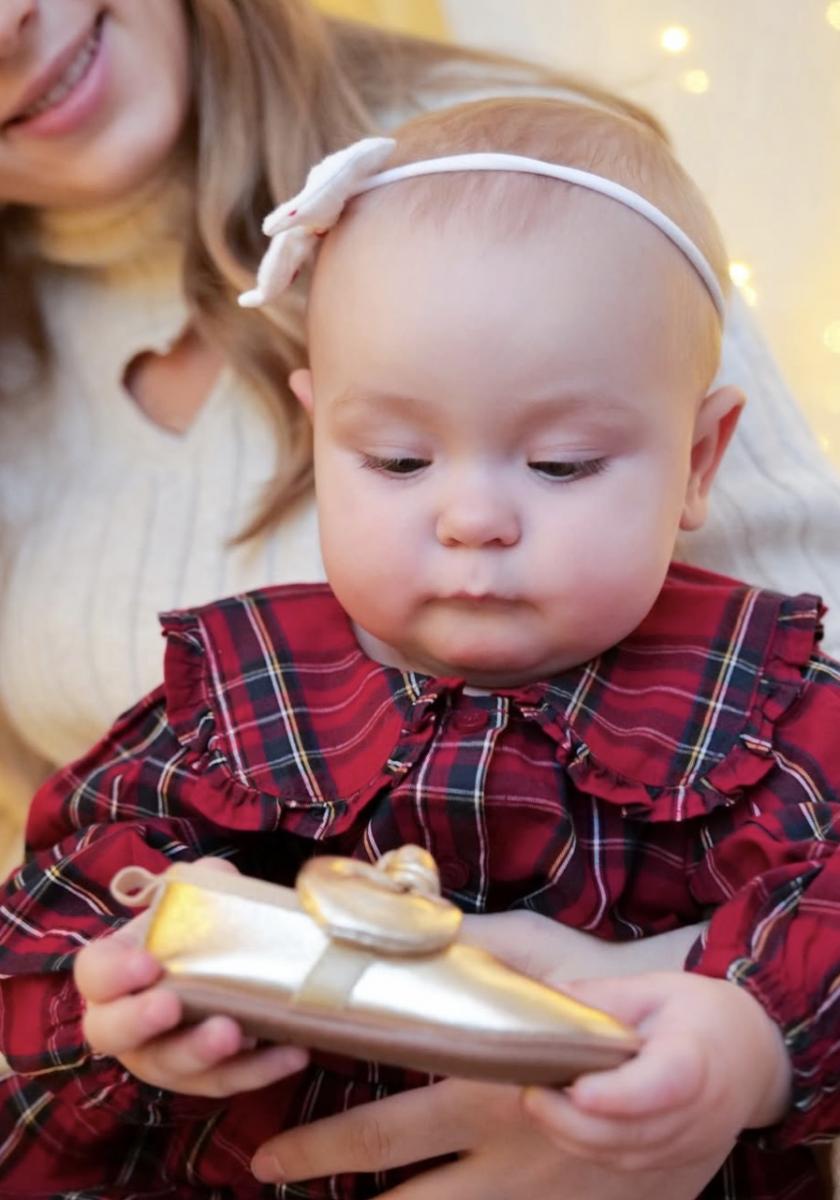 Анна Кошмал впервые показала лицо дочери 