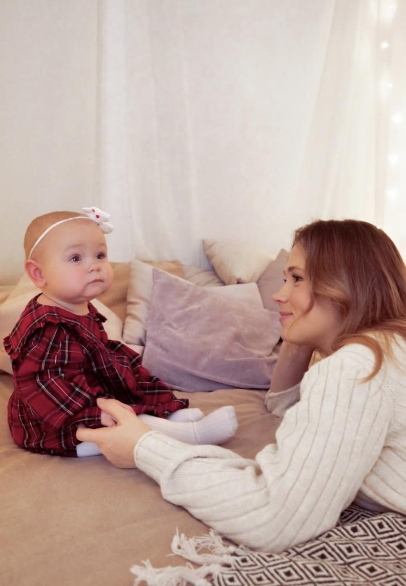 Анна Кошмал впервые показала лицо дочери 