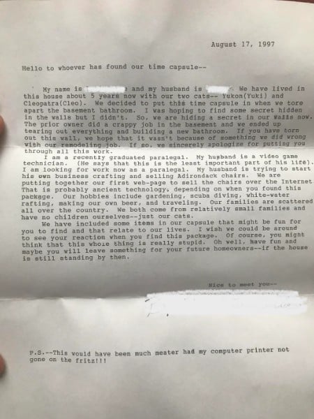 Подружжя знайшло капсулу часу: пара розкрила давню таємницю свого будинку