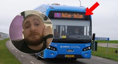 Фраза "бегущая строка" має лише один переклад: як правильно її говорити