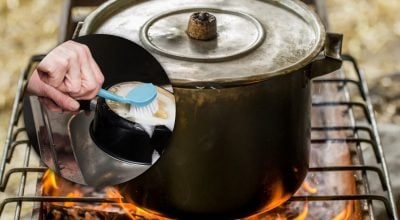 От нагара не останется и следа: простой и эффективный способ очистить кастрюлю