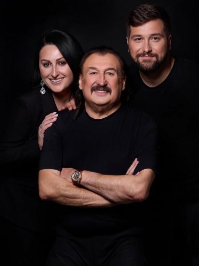Степан Гіга з дітьми Степан Гіга з дітьми