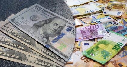 Евро рекордно подорожал, доллар резко обвалился: новый курс валют на 17 декабря