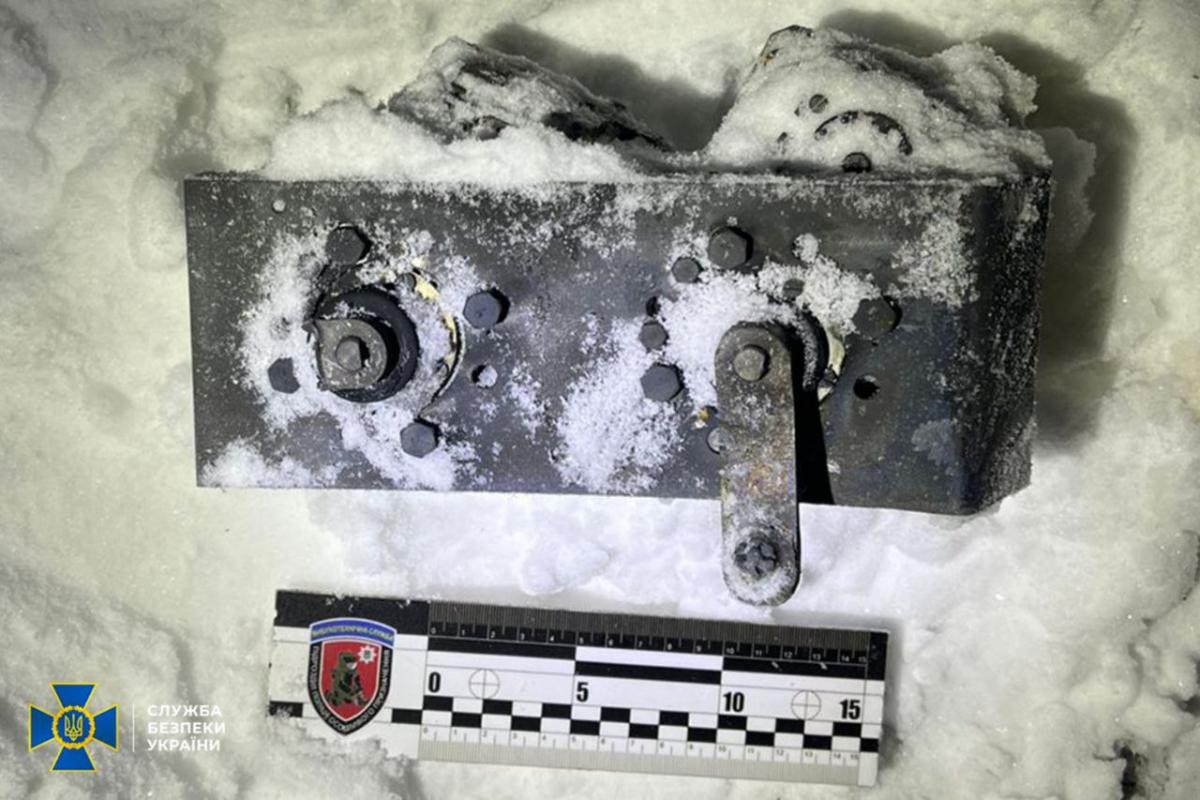 Уламки ракети "Орєшнік"