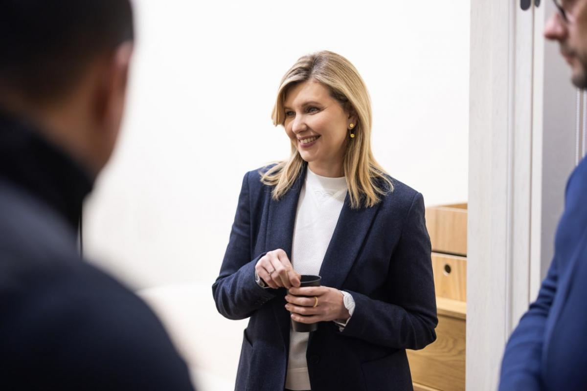 Олена Зеленська з нюдовим манікюром