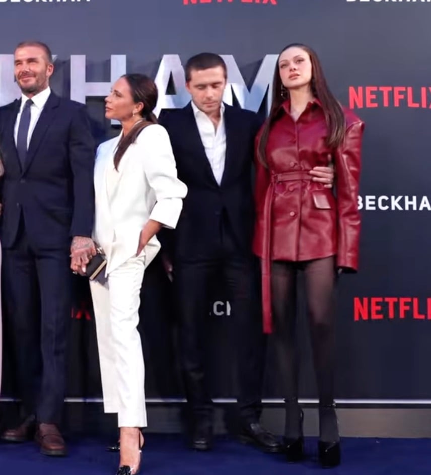 Вікторія відвернулася від сина на фото 