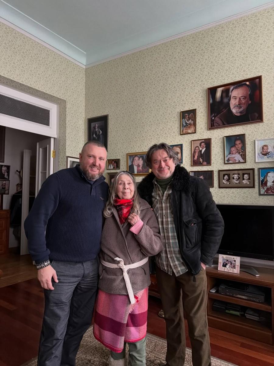 Остап Ступка з матір'ю Остап Ступка з матір'ю