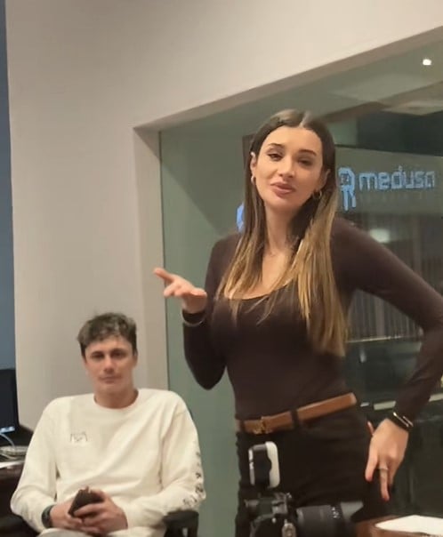 Дарья Шевченко поет песню Slavic Balagan Дарья Шевченко поет песню Slavic Balagan