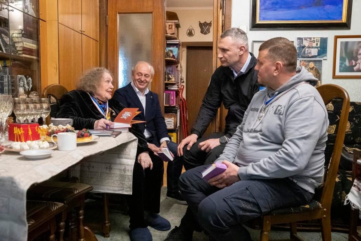 Ліна Костенко з Валерієм Залужним і Віталієм Кличком