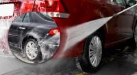Водії часто помиляються: якою водою можна мити автомобіль взимку