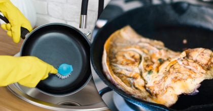 Еда больше не будет прилипать: простой трюк, который спасет любую сковородку