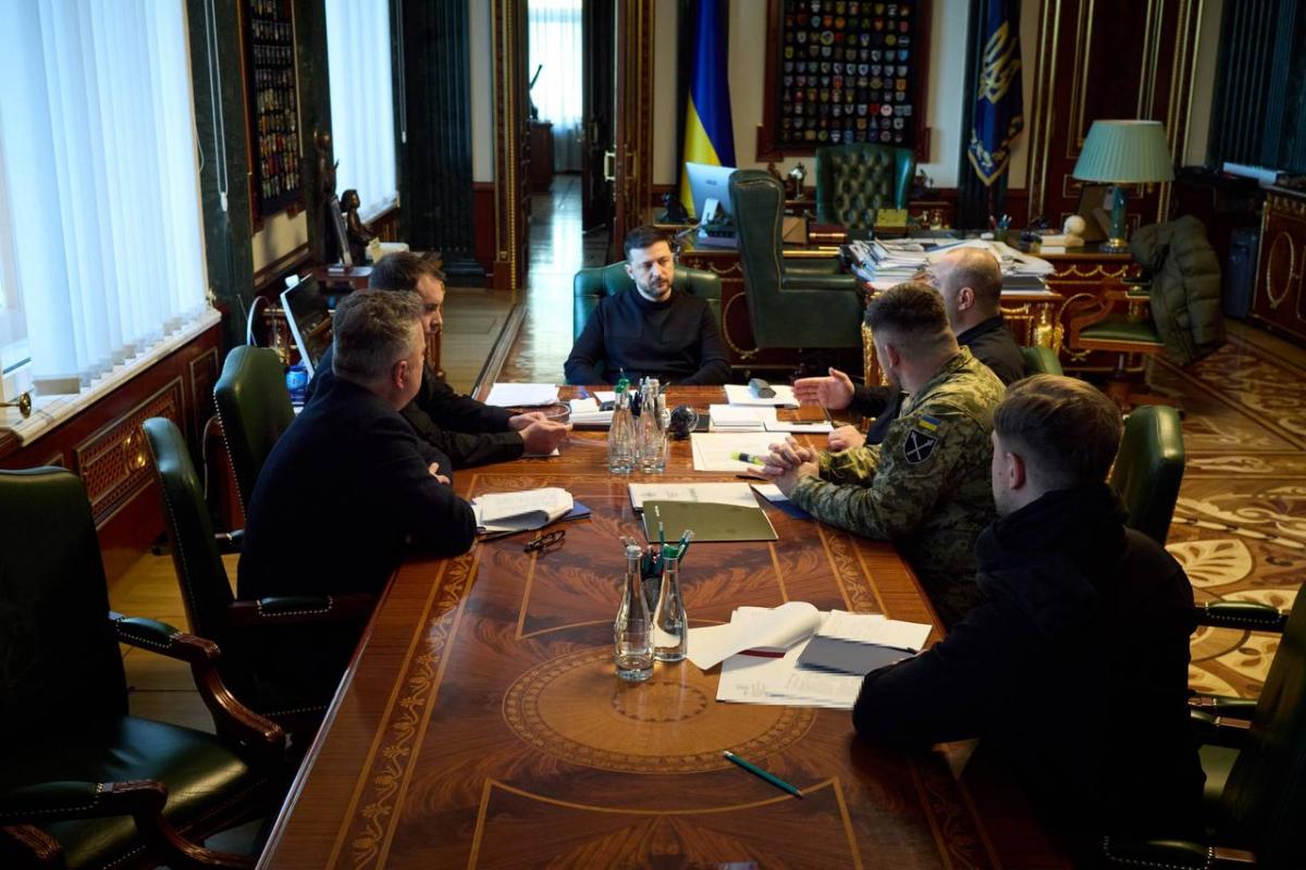 Зеленський зустрівся з українською делегацією перед переговорами з США та РФ