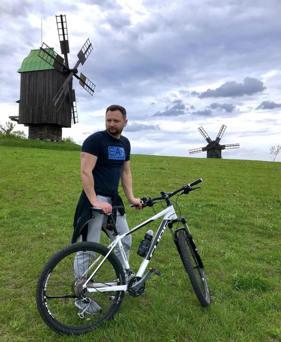 В.о. президента КНУКіМ - Ігор Комарницький 