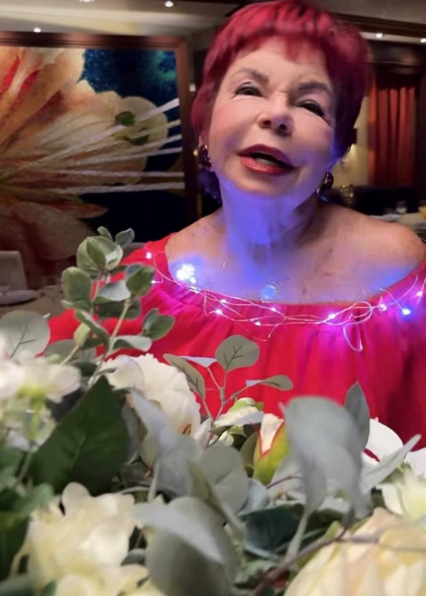 Наташа Корольова своєрідно привітала матір 