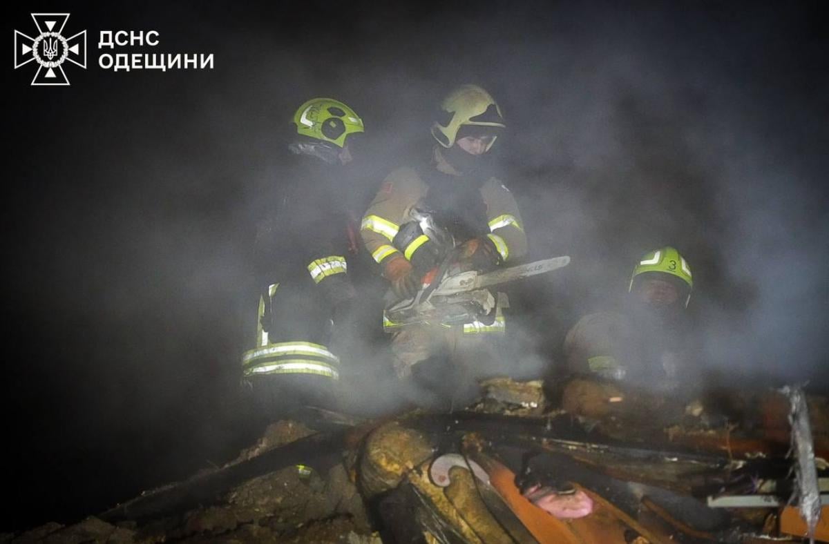 Ліквідація наслідків нічної атаки РФ на Одесу 14 лютого