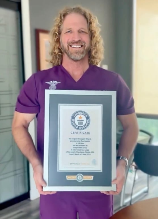 Мужчина провел 100 дней под водой и установил мировой рекорд