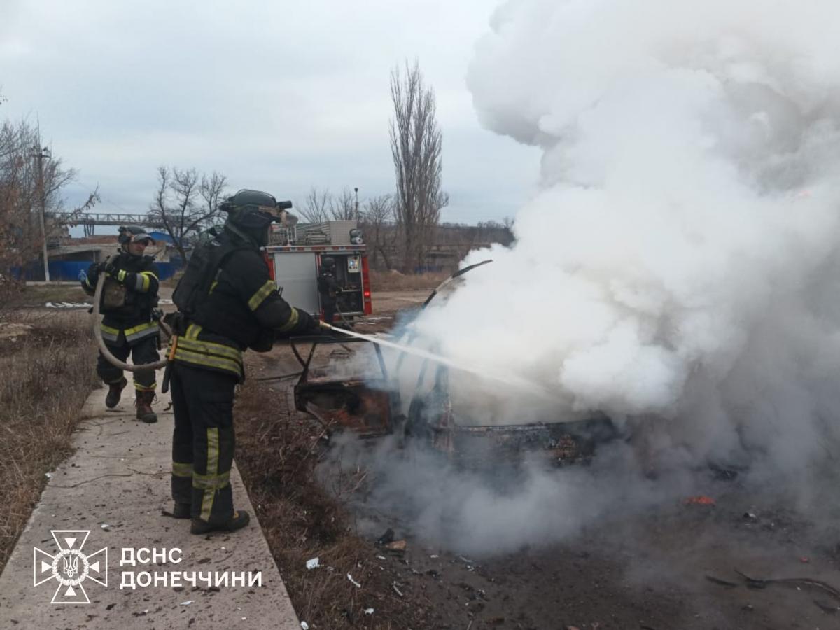 Наслідки атаки росіянами машини з працівниками Слов'янської ТЕС