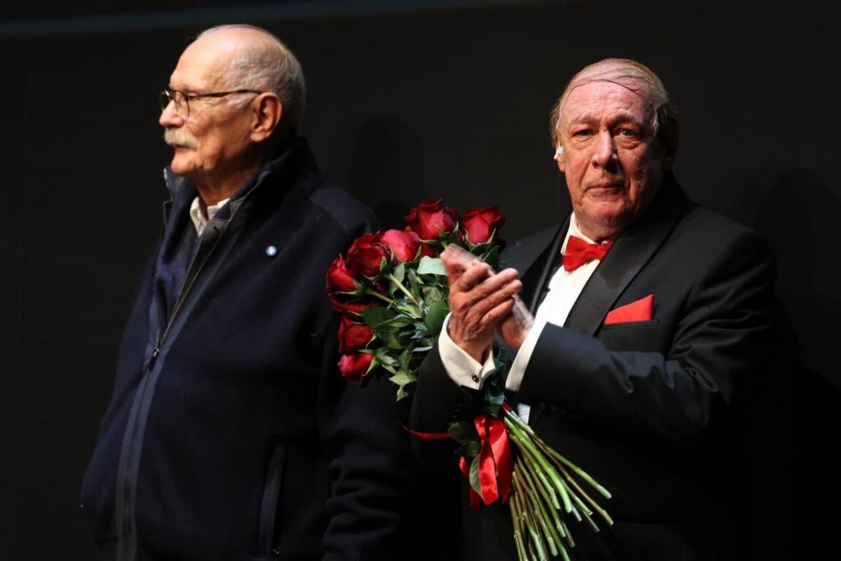 Как выглядит Михаил Ефремов в парике