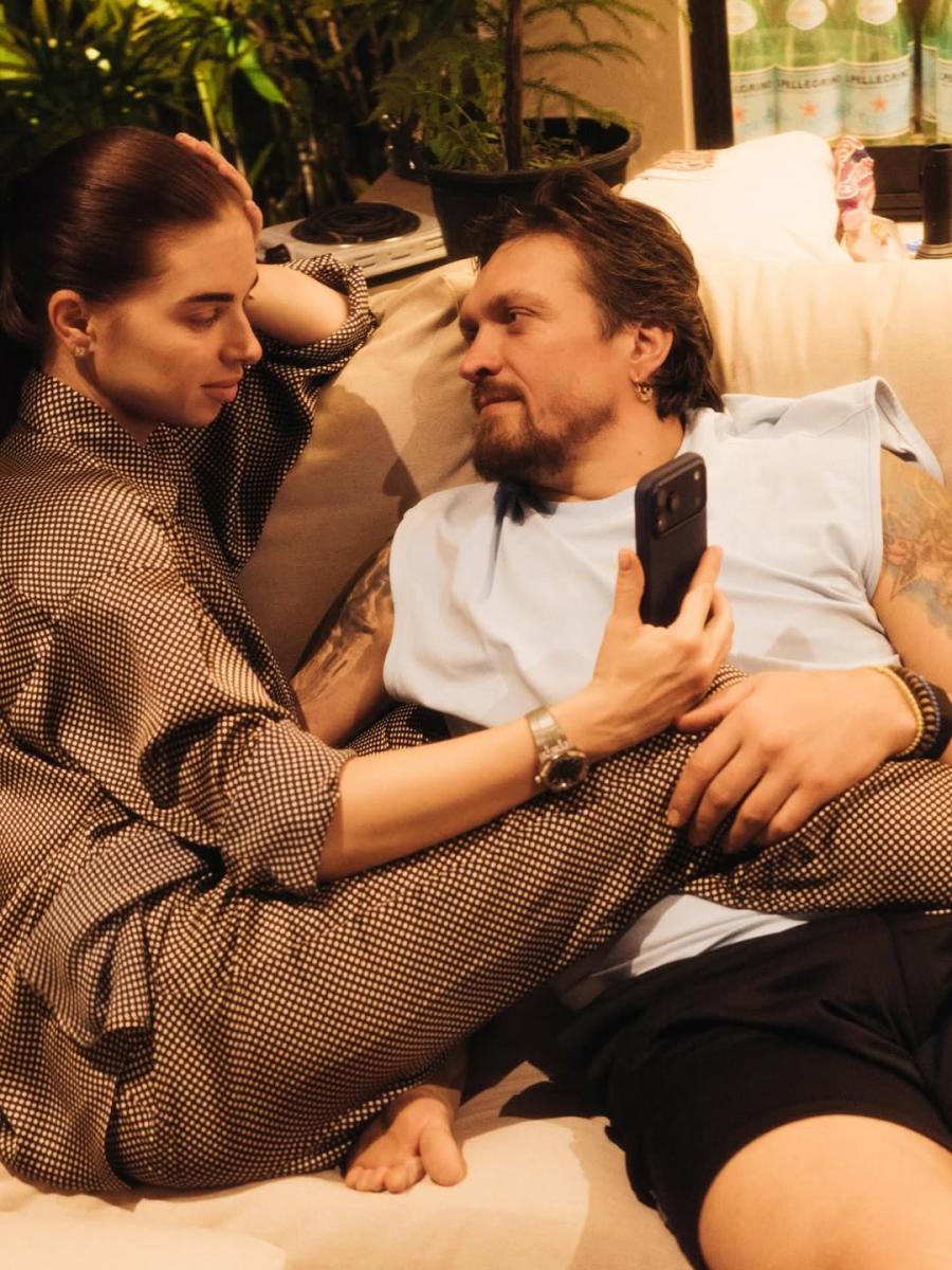 Олександр Усик з дружиною Олександр Усик з дружиною