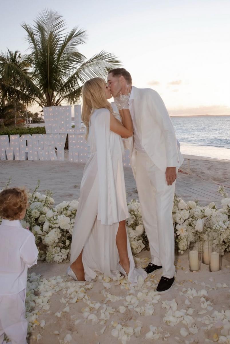 Светская дива Перис Хилтон снова пойдет замуж Светская дива Перис Хилтон снова пойдет замуж