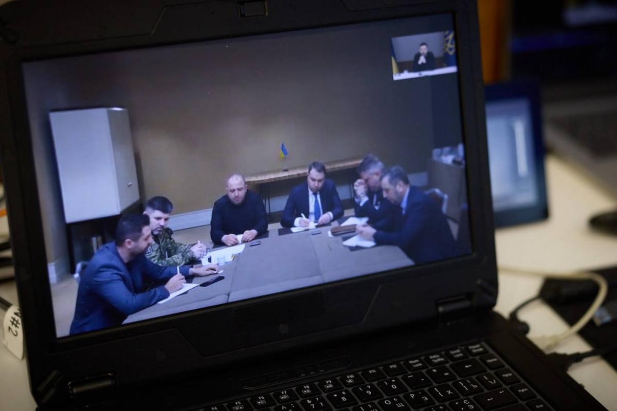Зеленский провел консультации с украинской делегацией