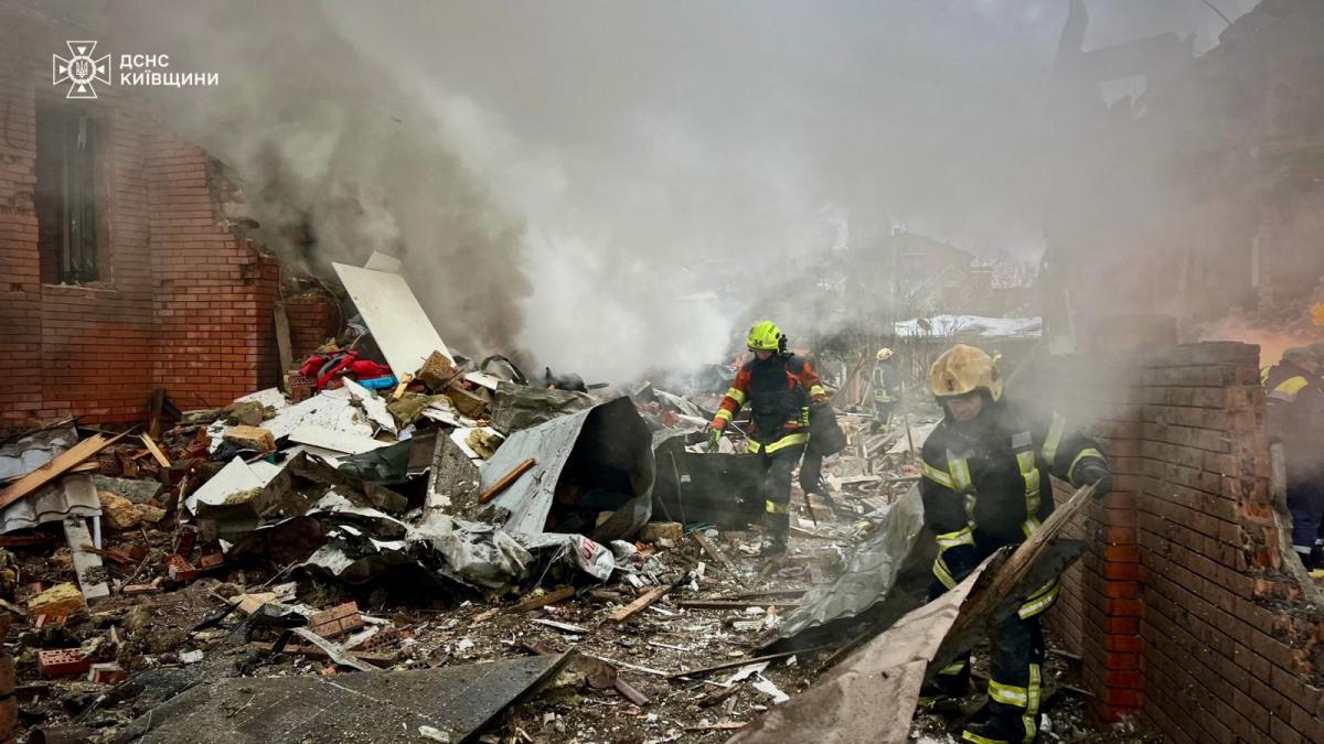 Ликвидация последствий атаки РФ в Киевскую область 22 февраля Ликвидация последствий атаки РФ в Киевскую область 22 февраля