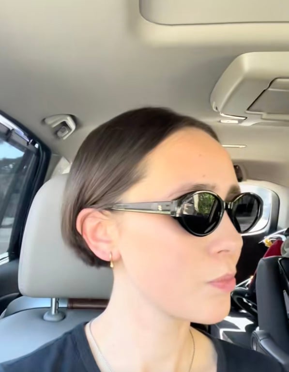 Дівчина показала наслідки невдалої стрижки