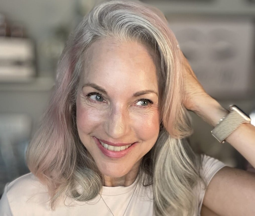 64-летняя женщина выглядит гораздо моложе своих лет