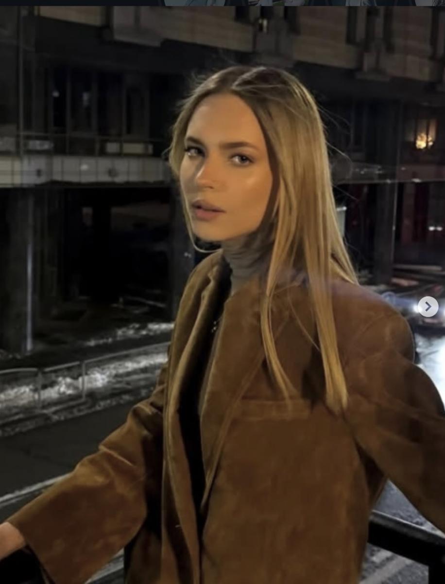 Елена Кравец поздравила дочь с днем рождения 