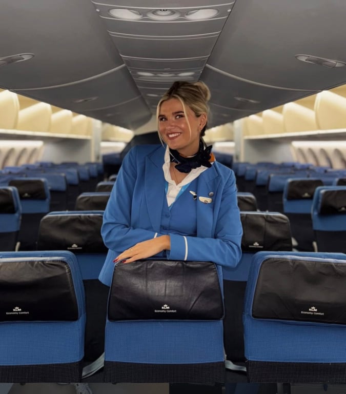 Стюардесса рассказывает о своей работе в соцсетях Стюардесса рассказывает о своей работе в соцсетях