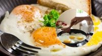 Звичайна яєчня заграє новими фарбами: який секретний інгредієнт варто додати