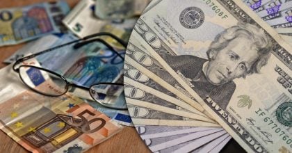 Долар та євро впевнено повзуть вгору: новий курс валют на 4 лютого