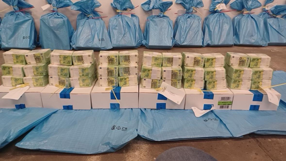 В Венгрии похитили деньги и золото "Ощадбанка"