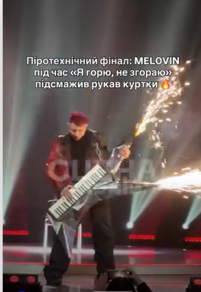Melovin во время концерта поиграл с пиротехникой 