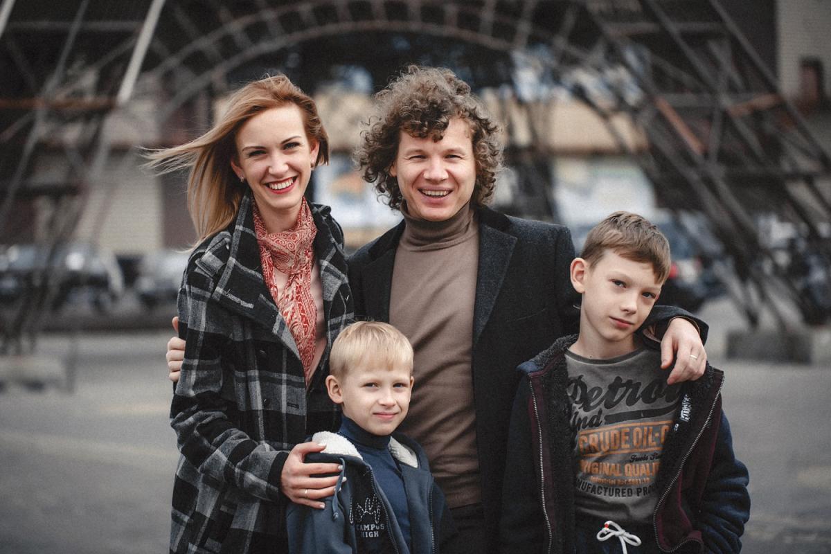 Александр Кварта с женой и сыновьями