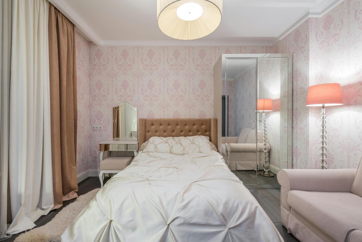 Спальня в рожевих тонах 