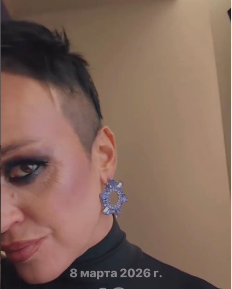 Певица Слава избавилась от волос 