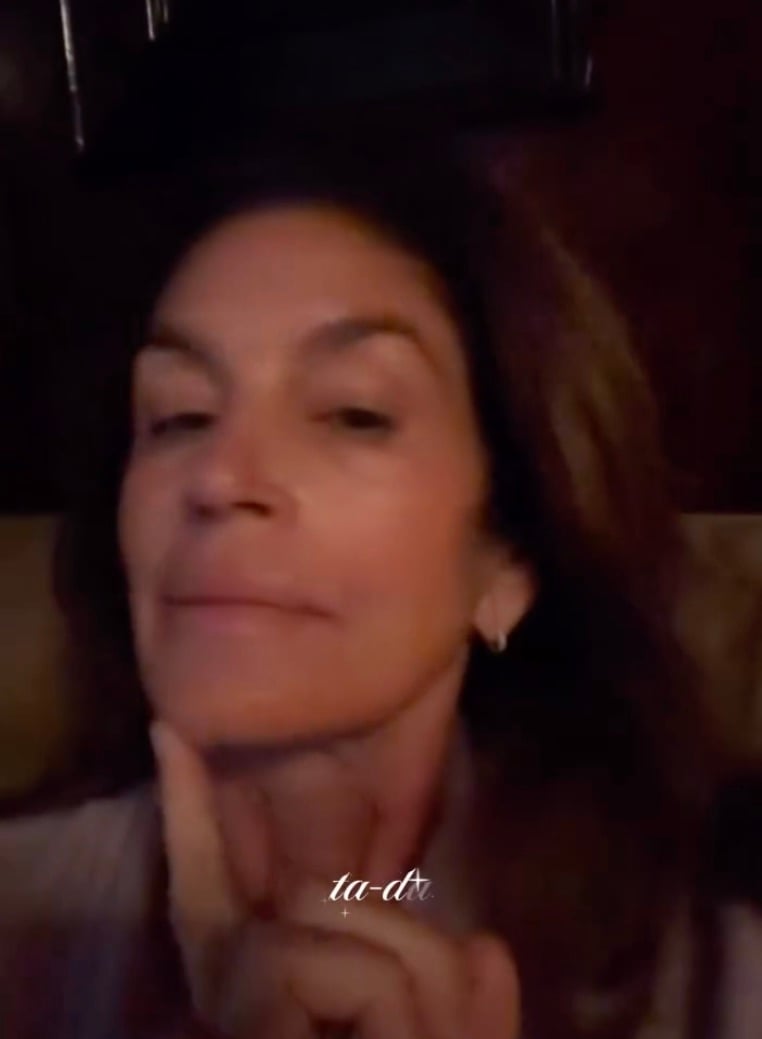 Чим займається Сінді Кроуфорд вранці 