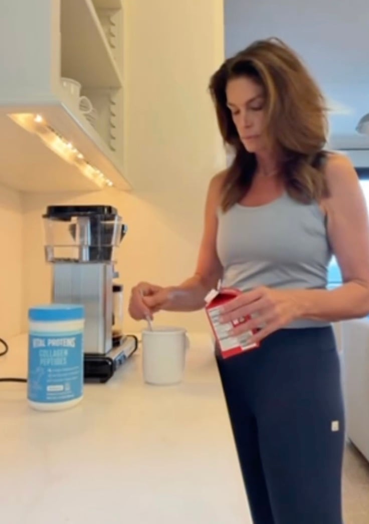 Чим займається Сінді Кроуфорд вранці 