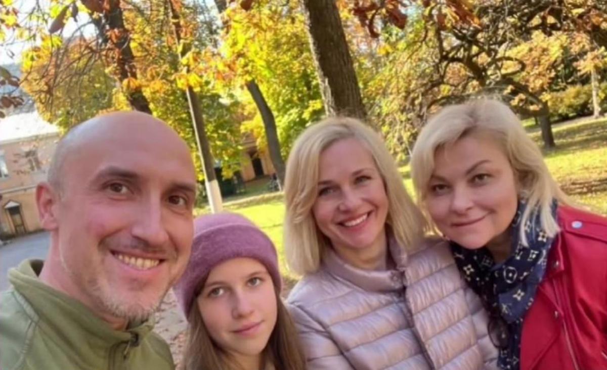 Марія Бурмака з родиною покійного брата-військовослужбовця Марія Бурмака з родиною покійного брата-військовослужбовця