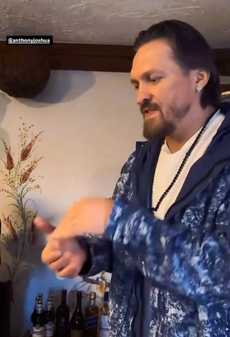 Олександр Усик запросив суперника до України