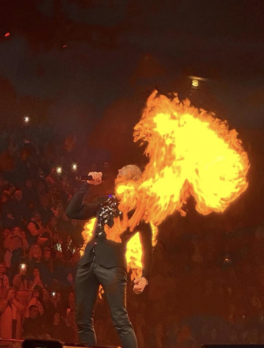 Тарас Тополя запалював на сцені 