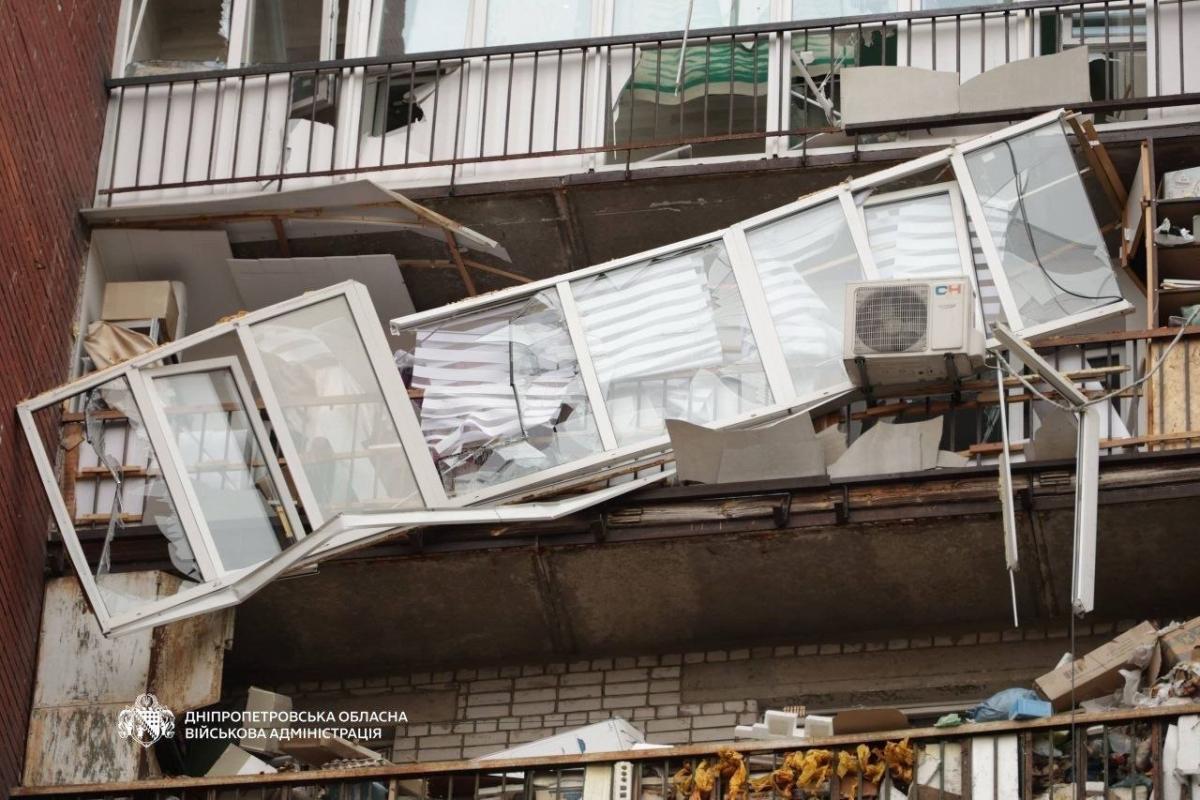 Наслідки атаки РФ по багатоповерхівці у Дніпрі