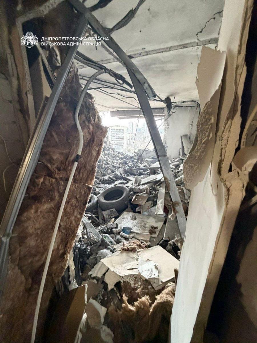 Влучання дрона у багатоповерхівку у Дніпрі